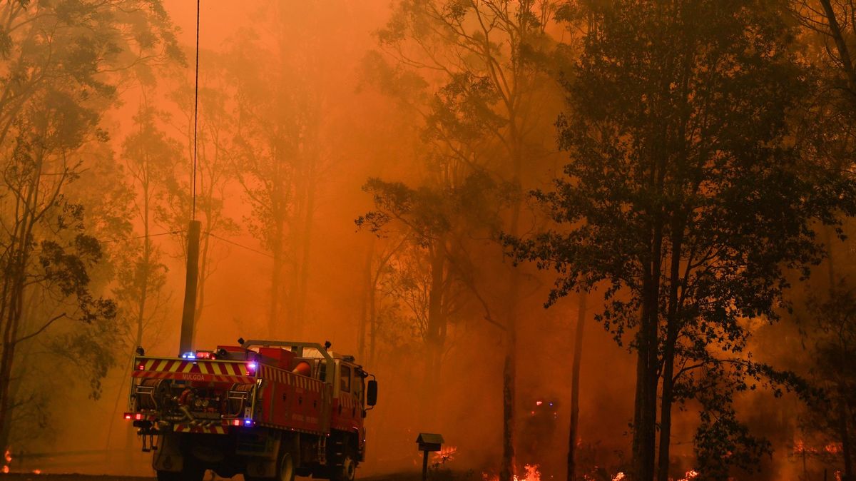 Záběry z hořící Austrálie. Sydney se dusí pod pokličkou kouře a dýmu